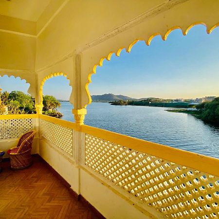Hotel Vallabh A Lake Facing Balcony أُودايبور المظهر الخارجي الصورة