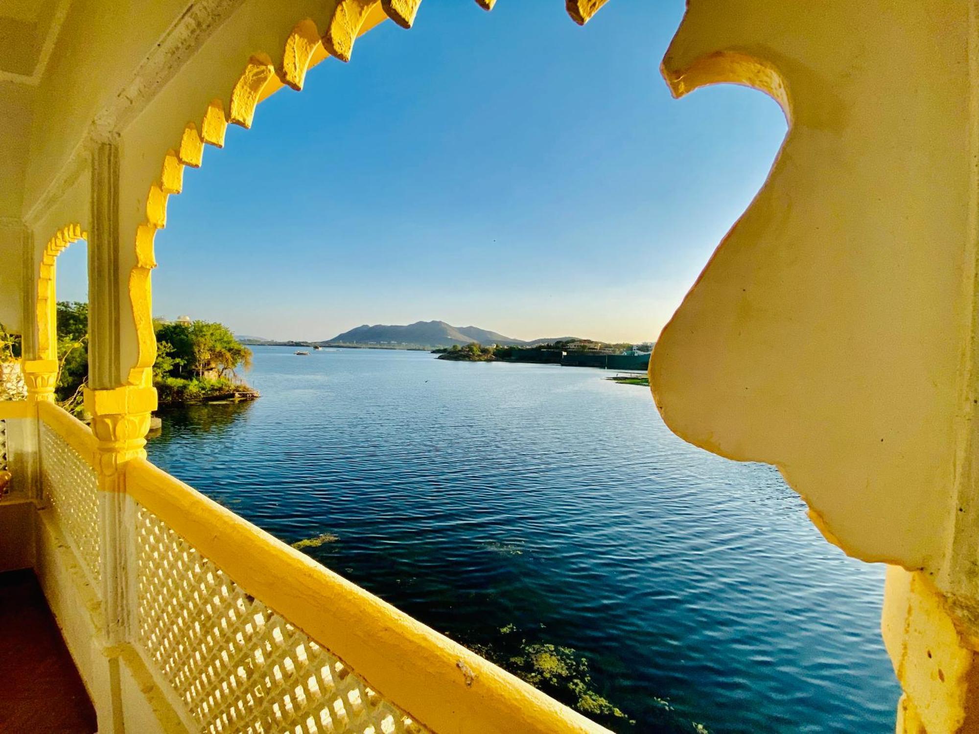 Hotel Vallabh A Lake Facing Balcony أُودايبور المظهر الخارجي الصورة