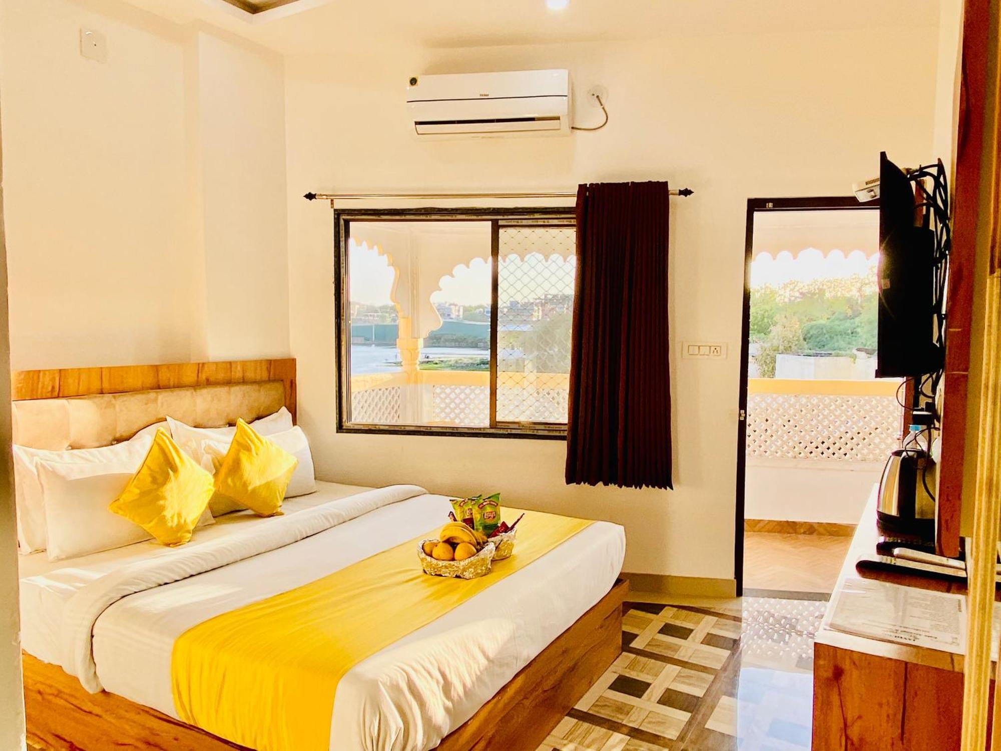 Hotel Vallabh A Lake Facing Balcony أُودايبور المظهر الخارجي الصورة